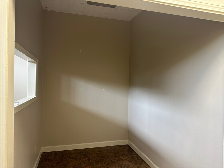 More Photos Of 3865-3877 Winchester Rd, Memphis Storefront For Lease