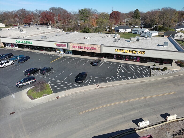 More Photos Of 707 S Madison Ave, Greenwood Storefront For Sale