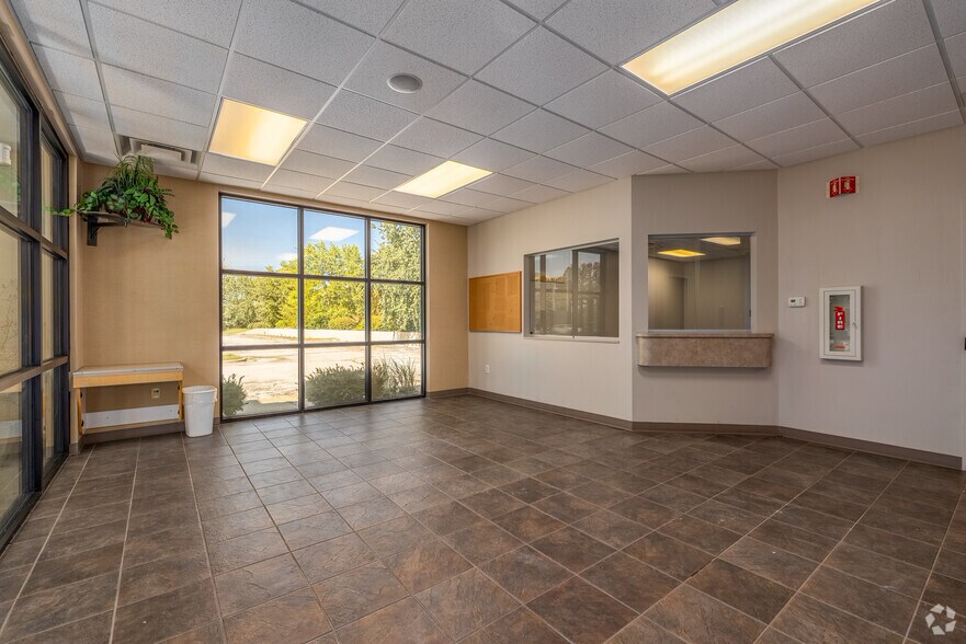 More Photos Of 2900 S National Ave, Springfield Medical For Lease