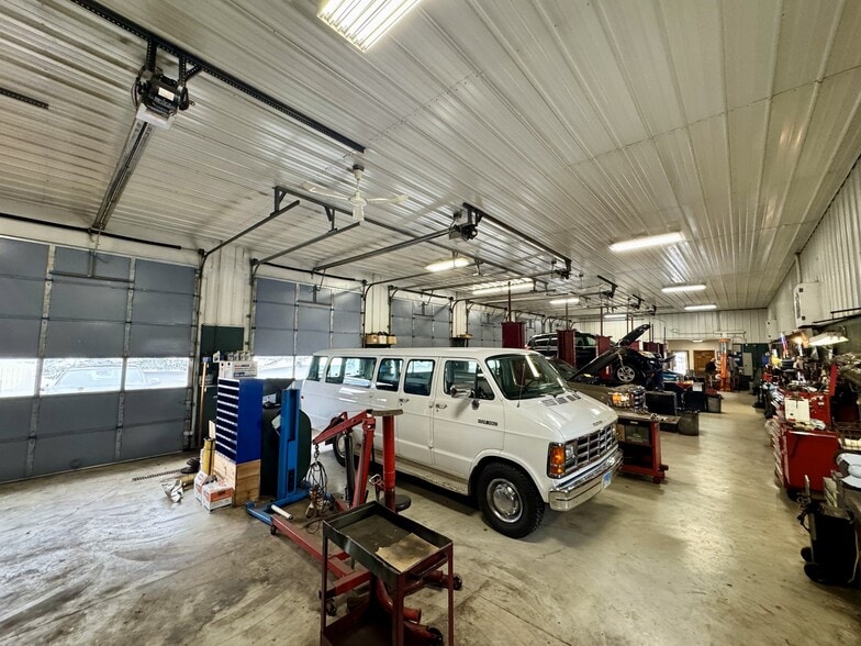 More Photos Of 1951 Wiesbrook Rd, Oswego Light Manufacturing For Sale