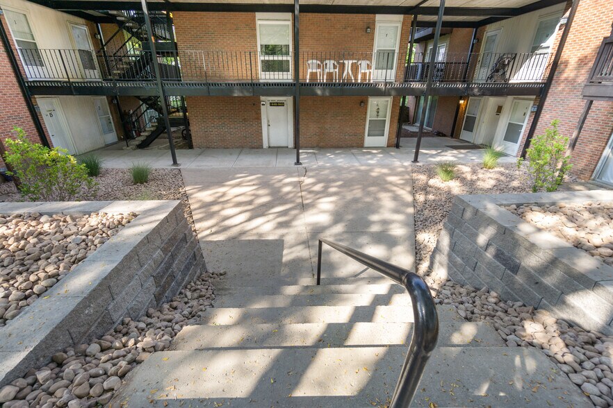 More Photos Of 101 Waldorf Pky, Syracuse Multifamily For Sale