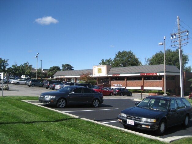 More Photos Of 10400 W 103rd St, Overland Park Storefront For Lease
