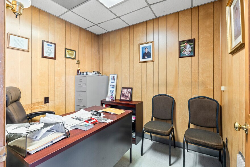 More Photos Of 1336 Main St, Dillwyn Auto Dealership For Sale