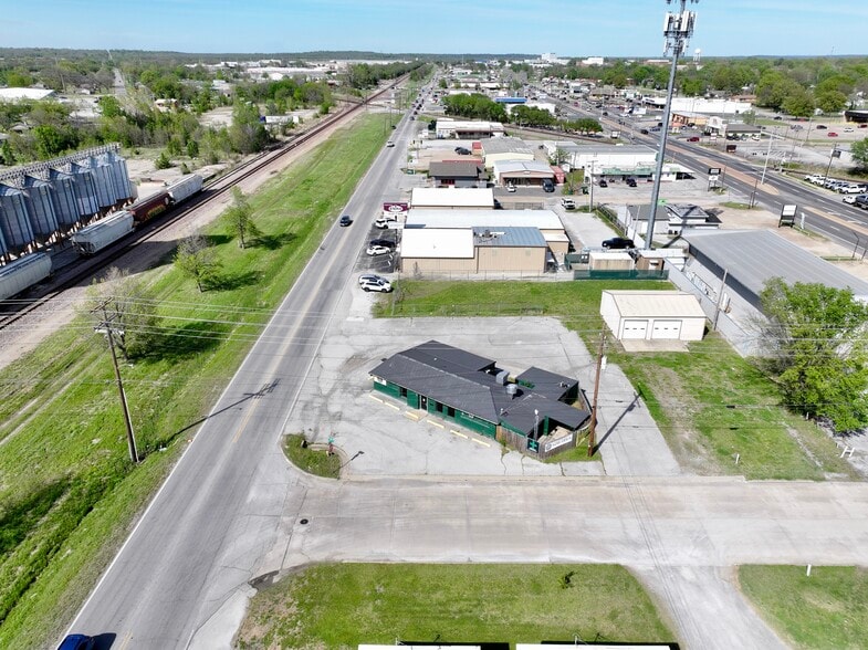 More Photos Of 500 N J. M. Davis Blvd, Claremore Restaurant For Sale