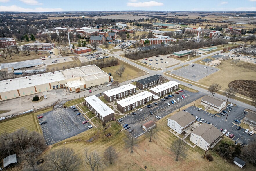 More Photos Of 1121 N College Dr, Maryville Apartments For Sale