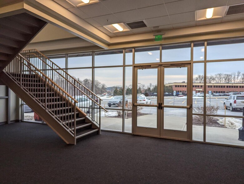 More Photos Of 33 Tech Valley Dr, East Greenbush Flex For Lease