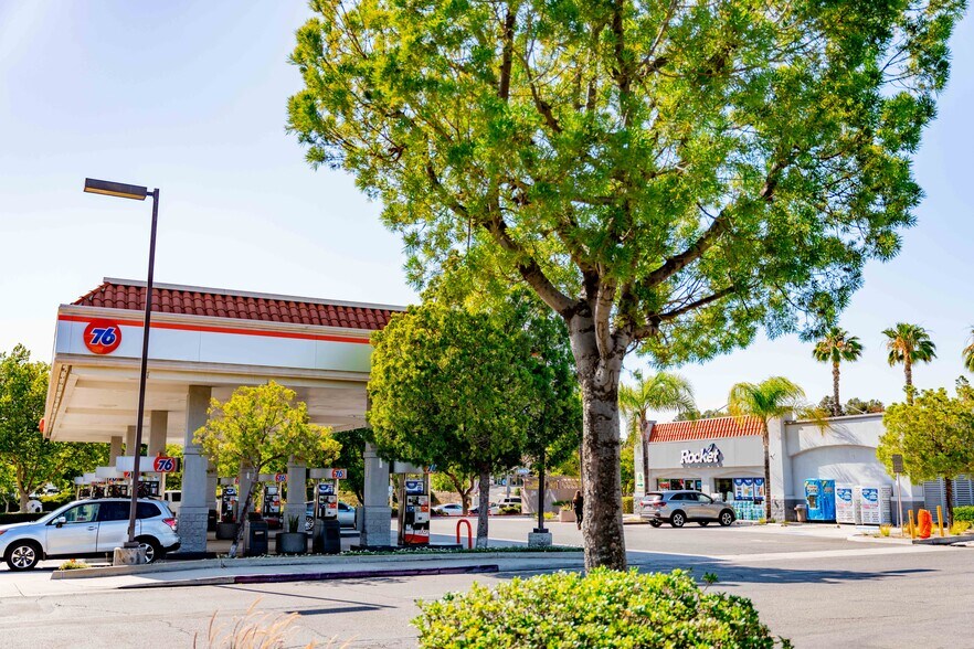 More Photos Of 40930-41090 California Oaks Rd, Murrieta Unknown For Lease