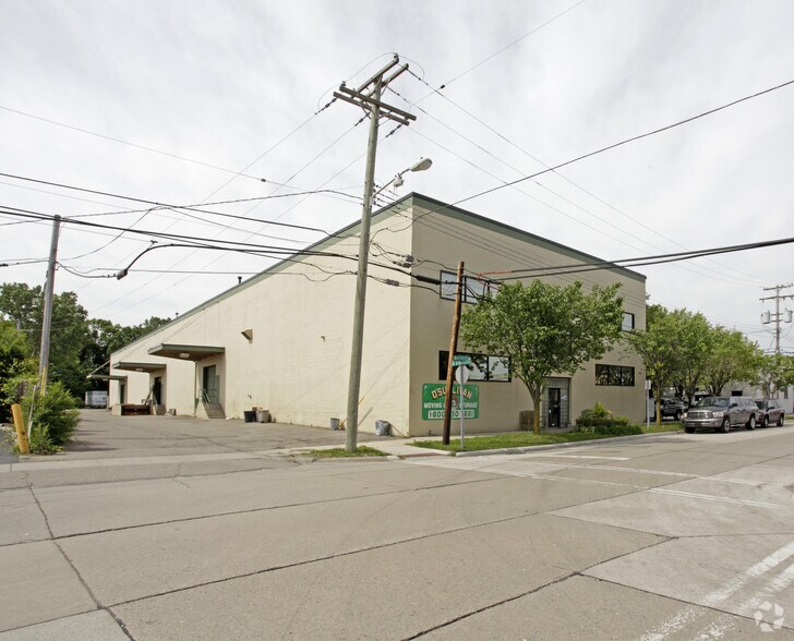 More Photos Of 2020 Bellaire Ave, Royal Oak Warehouse For Lease