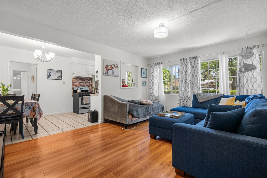 More Photos Of 712 W Doran St, Glendale Apartments For Sale