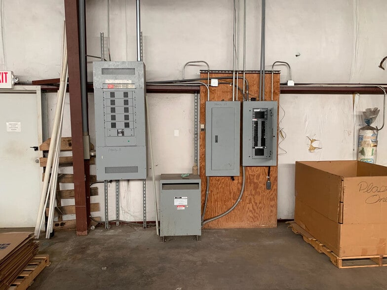 More Photos Of 3795 Evans Rd, Cumming Warehouse For Lease