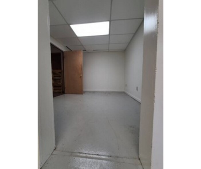 More Photos Of 324 Wells St, Greenfield Food Processing For Lease