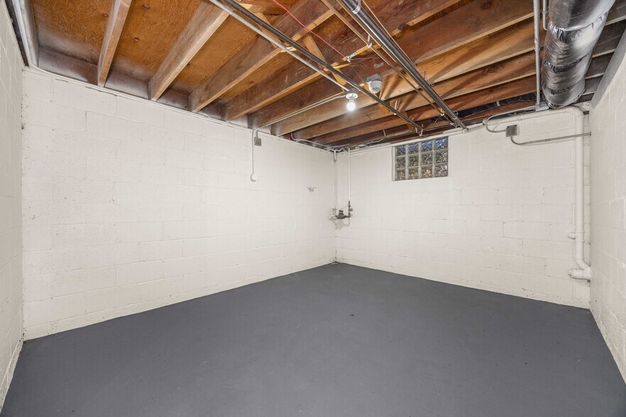 More Photos Of 704 E 9th St, Lockport Medical For Sale