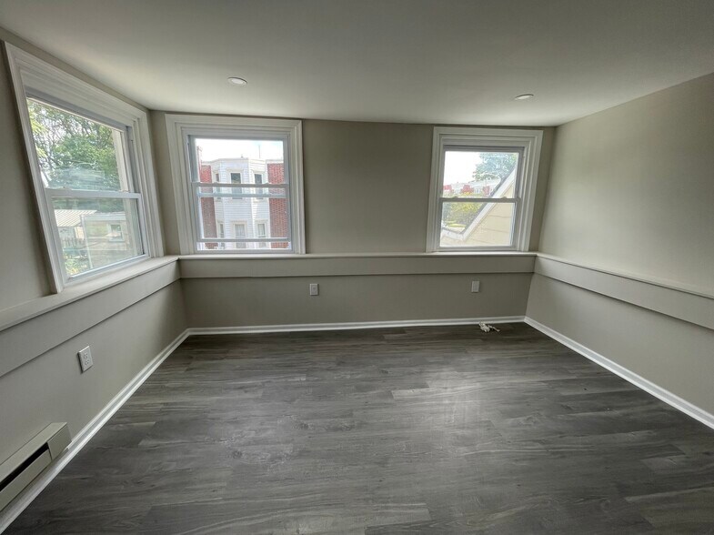 More Photos Of 430 Macdade Blvd, Collingdale Apartments For Sale