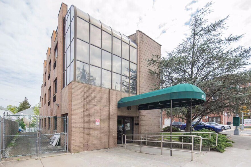 More Photos Of 4621 Little Neck Pky, Little Neck Office Residential For Sale