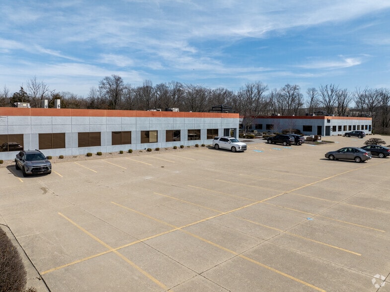 More Photos Of 1400 Commerce Center Dr, Franklin Office For Lease