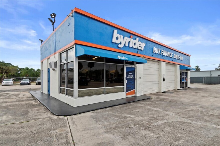 Primary Photo Of 2008 Okeechobee Blvd, West Palm Beach Auto Dealership For Sale