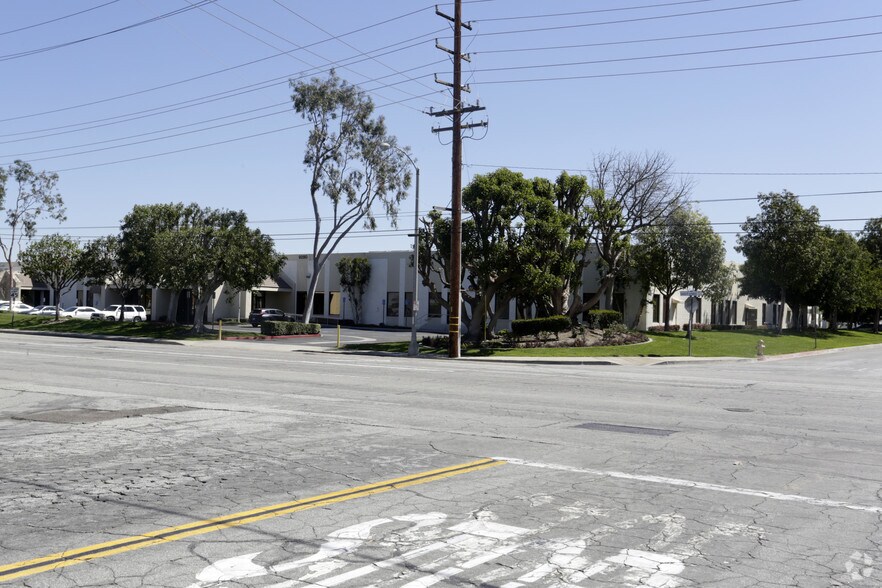 More Photos Of 12649 Ann St, Santa Fe Springs Research And Development For Lease