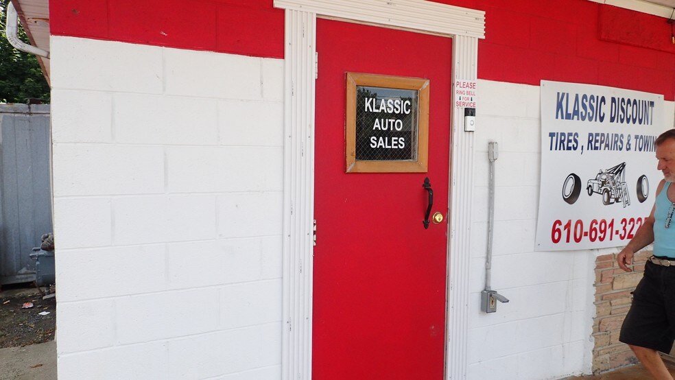 More Photos Of 1130 Pembroke Rd, Bethlehem Storefront Retail Residential For Lease