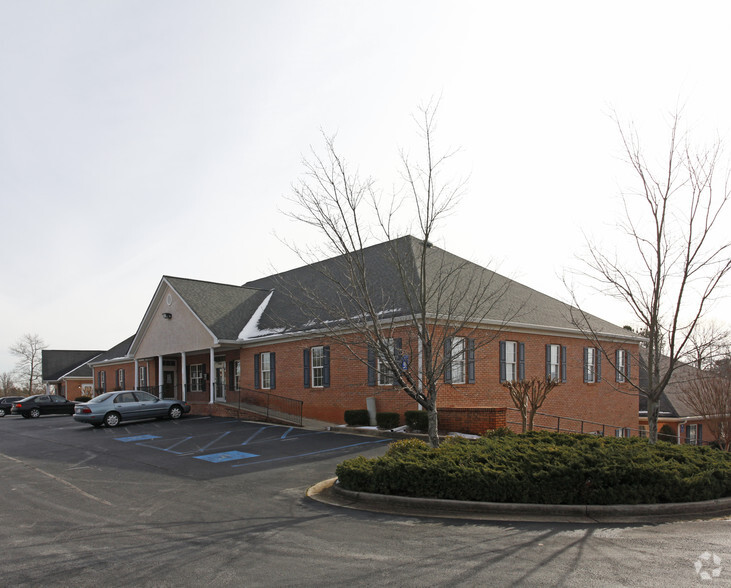 Primary Photo Of 285 Country Club Dr, Stockbridge Medical For Lease