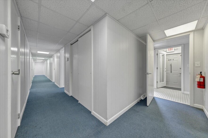 More Photos Of 40 Sunset Ridge Rd, New Paltz Medical For Sale