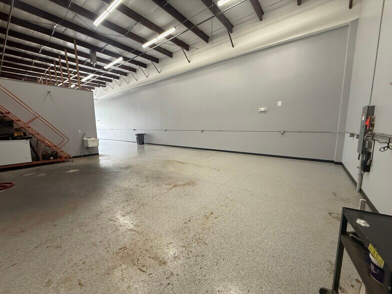 More Photos Of 7270 114th Ave, Largo Distribution For Sale