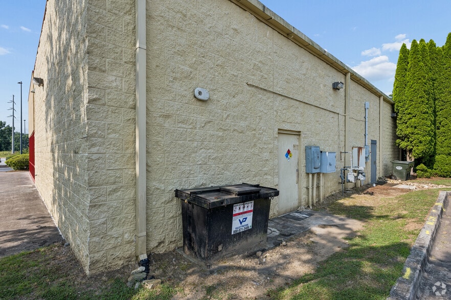 More Photos Of 420 Walmart Way, Dahlonega Storefront For Lease