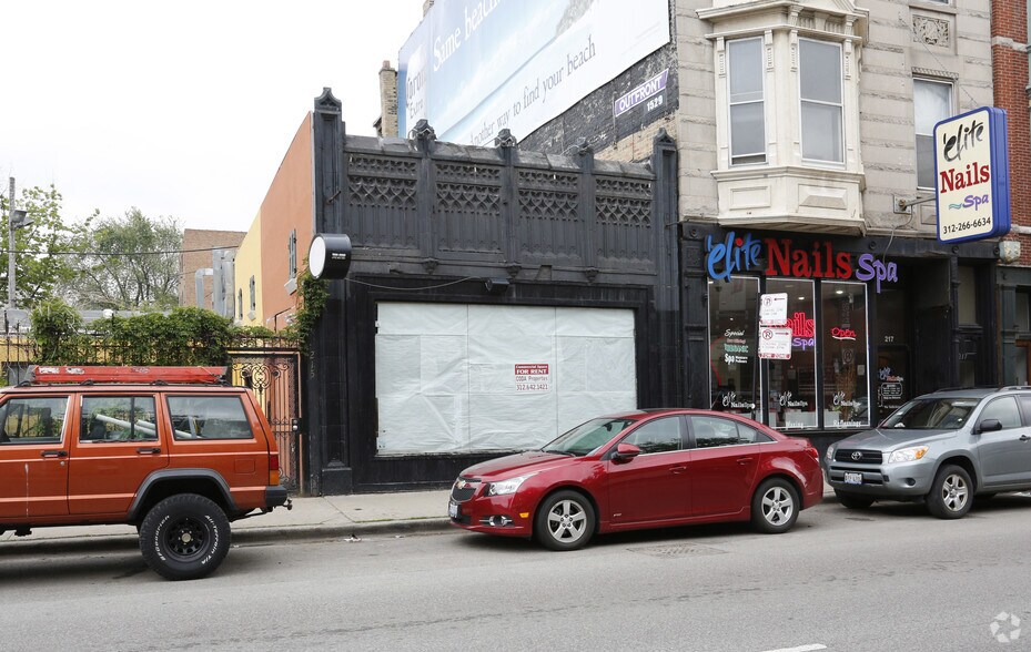 Primary Photo Of 215 W North Ave, Chicago Restaurant For Lease