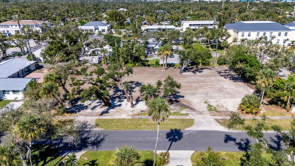 More Photos Of 641 Azalea Ln, Vero Beach Apartments For Sale