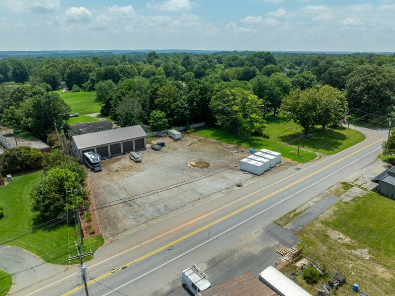 More Photos Of 1417 W Main St, Yadkinville Industrial For Sale