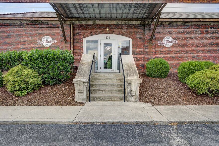 More Photos Of 151 E Main St, Kingsport Loft Creative Space For Lease