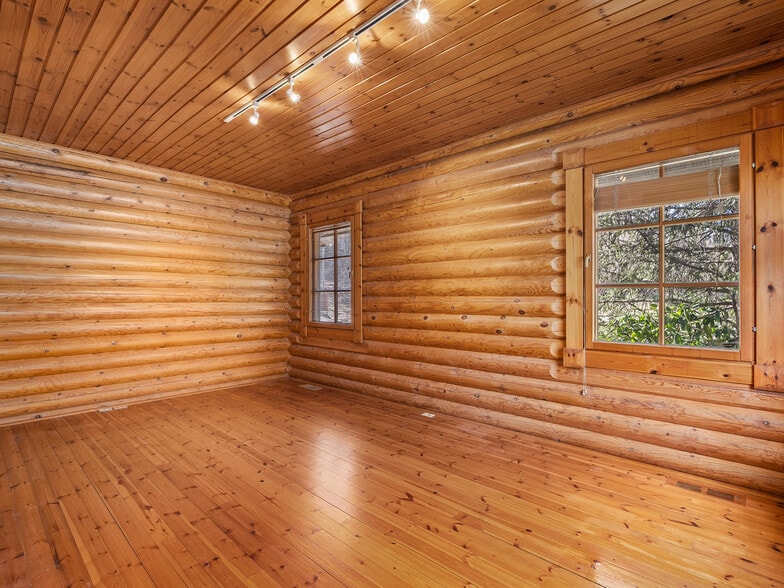 More Photos Of 1482 Russ Ave, Waynesville Office For Lease