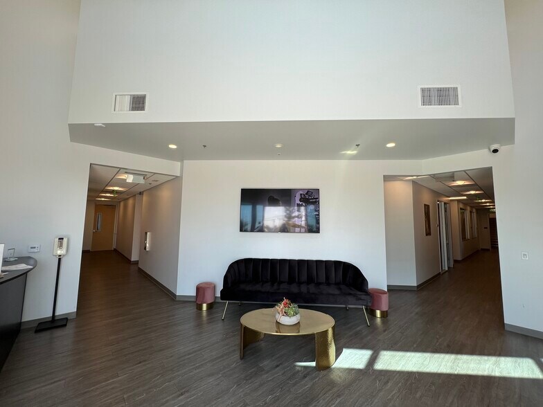 More Photos Of 21123 Nordhoff St, Chatsworth Warehouse For Lease