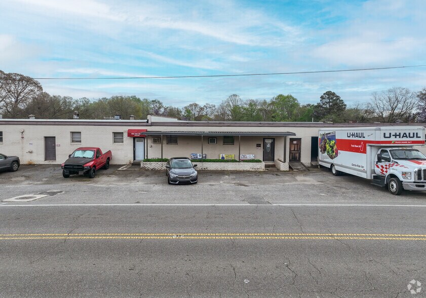 Primary Photo Of 1530 16th St NE, Hickory Self Storage For Sale
