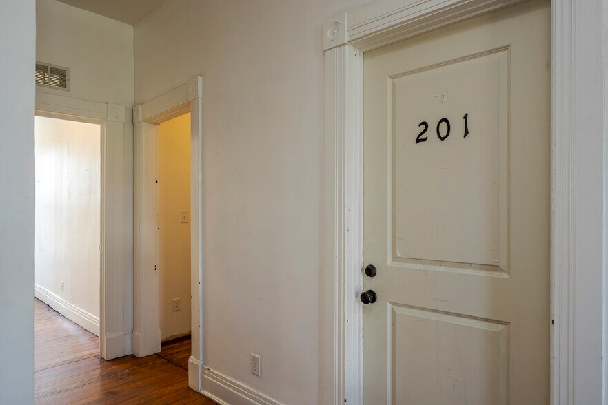 More Photos Of 199 E Loudon Ave, Lexington Office Residential For Sale