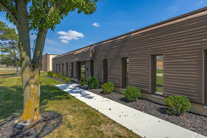 More Photos Of 23936 Industrial Park Dr, Farmington Hills Warehouse For Sale