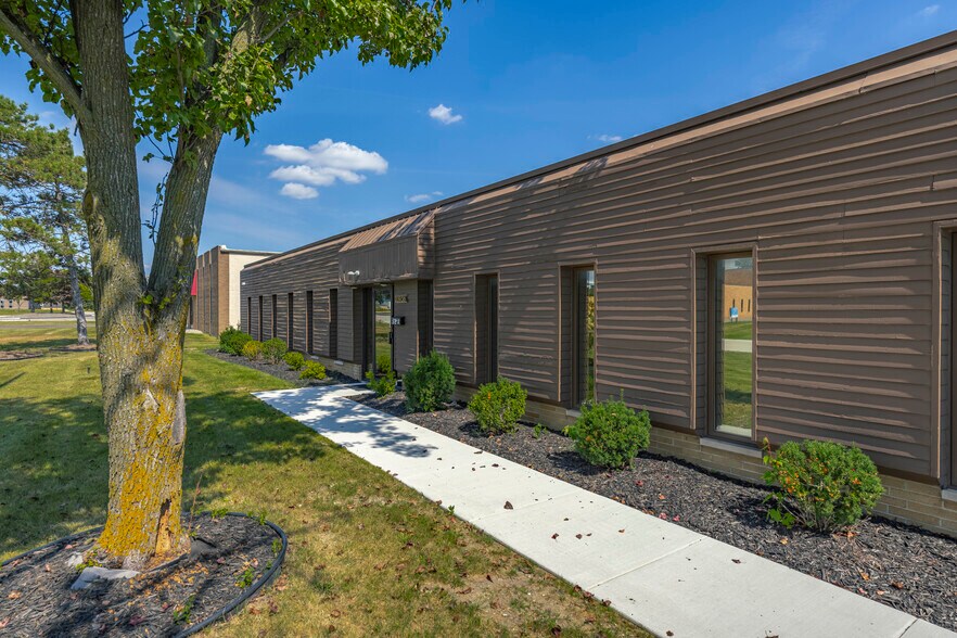 More Photos Of 23936 Industrial Park Dr, Farmington Hills Warehouse For Sale