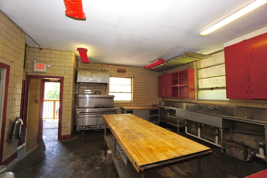 More Photos Of 10004 Union Ave, Cleveland Specialty For Sale