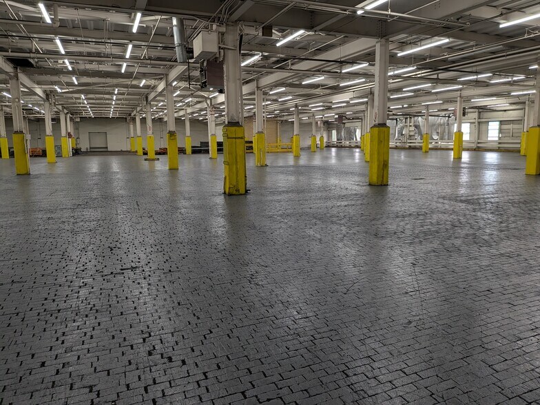 More Photos Of 2000-2009 Elmwood Ave, Sharon Hill Warehouse For Lease