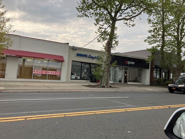 More Photos Of 733 White Plains Rd, Scarsdale Storefront Retail Office For Lease