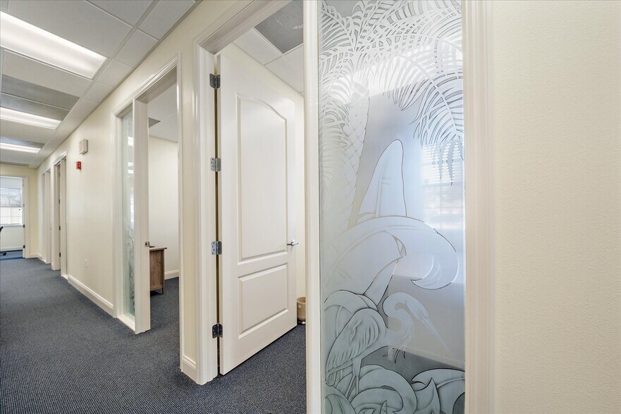 More Photos Of 5601-5605 Marquesas Cir, Sarasota Office For Sale