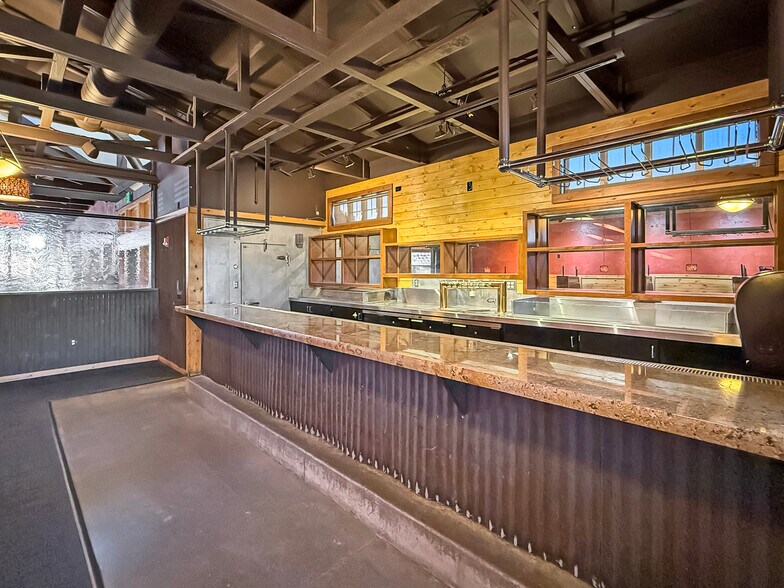 More Photos Of 594 NE Bellevue Ct, Bend Restaurant For Sale