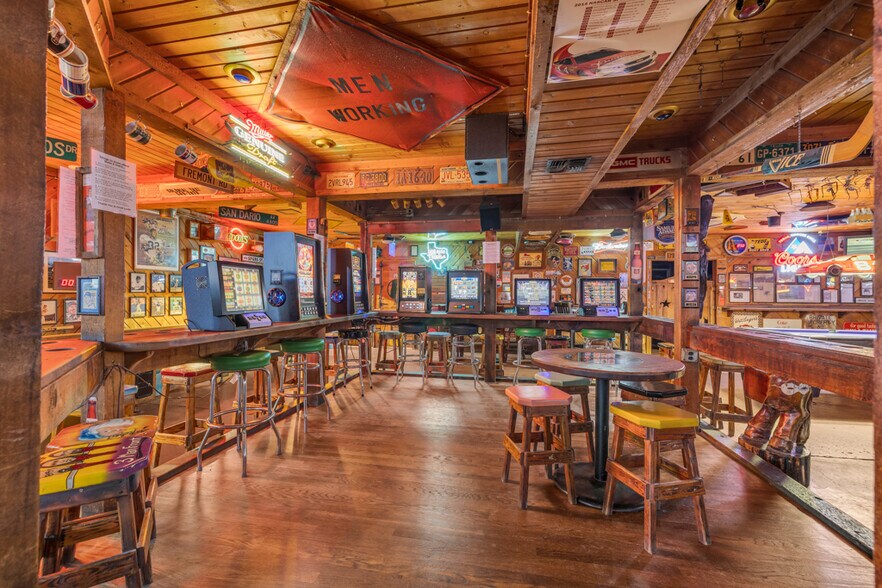 More Photos Of 1390 McQueeney Rd, New Braunfels Sports And Entertainment For Sale