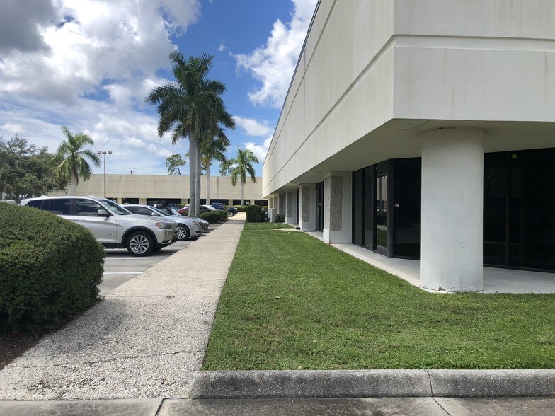 More Photos Of 7602-7644 15th St E, Sarasota Unknown For Lease