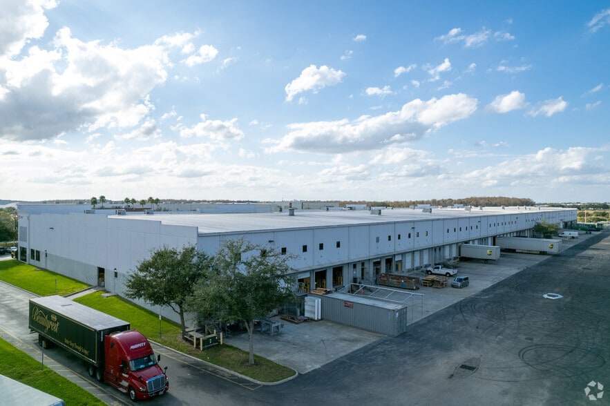 More Photos Of 2487 Tradeport Dr, Orlando Distribution For Lease