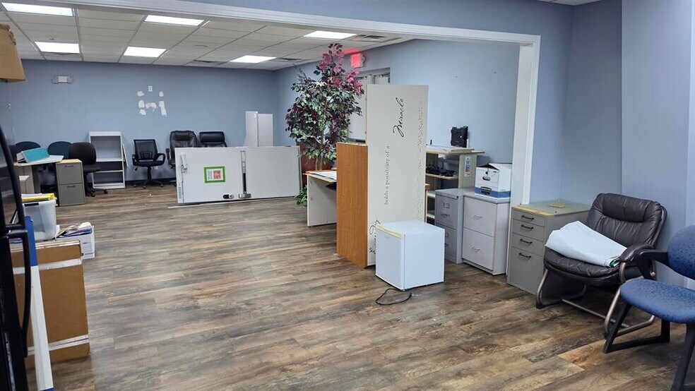 More Photos Of 3117 Alvey Park Dr W, Owensboro Office For Lease