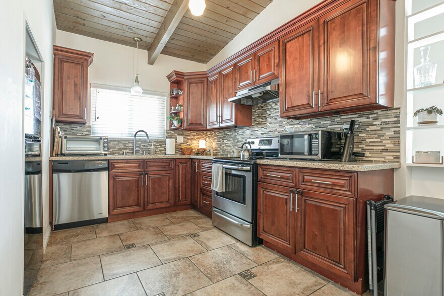 More Photos Of 2014-2016 Peyton Ave, Burbank Apartments For Sale