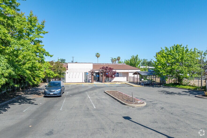 More Photos Of 2469 Rio Linda Blvd, Sacramento Office For Sale