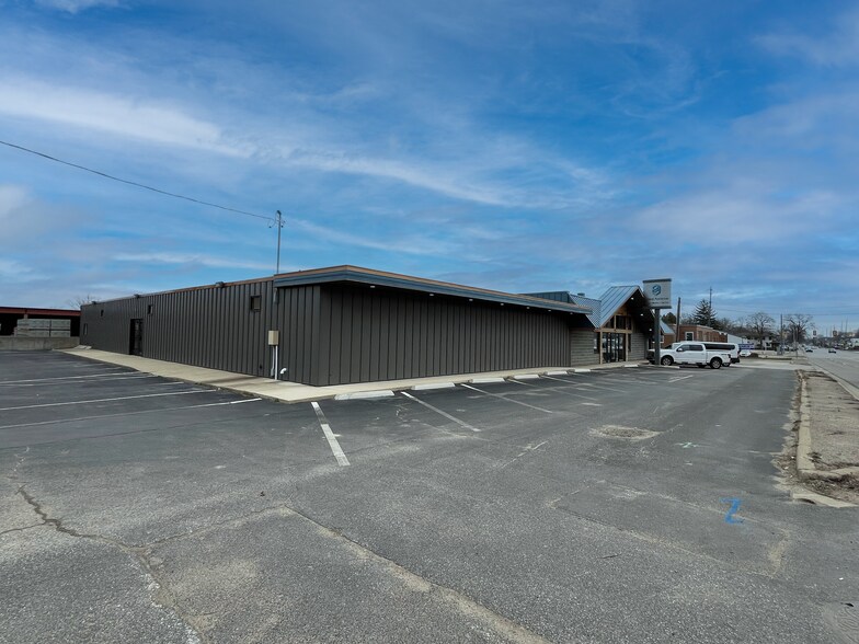 More Photos Of 1623-1635 Chicago Dr SW, Grand Rapids Freestanding For Sale