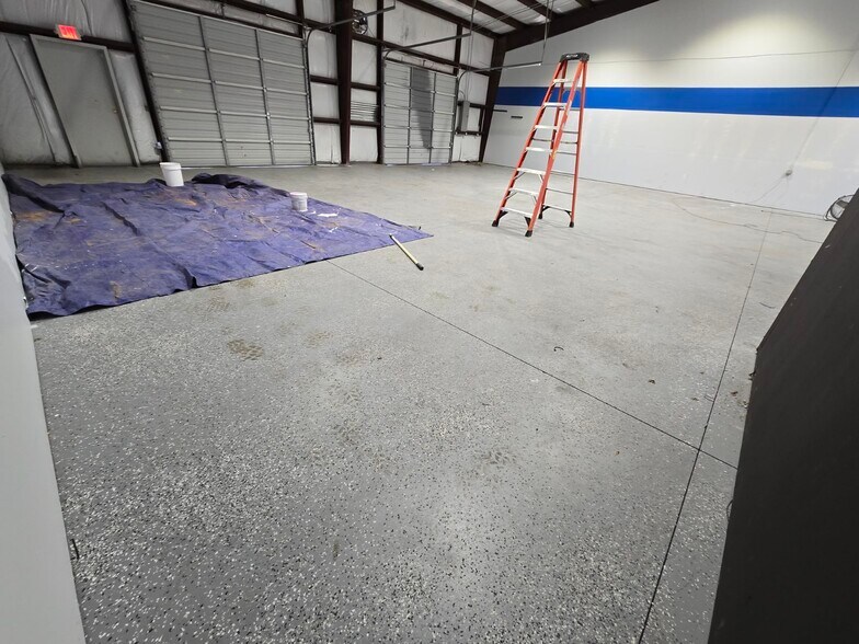 More Photos Of 600 S Cherry Ln, White Settlement Light Distribution For Lease