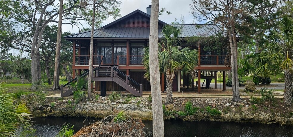 More Photos Of 1606 3rd Ave SE, Steinhatchee Lodge Meeting Hall For Sale